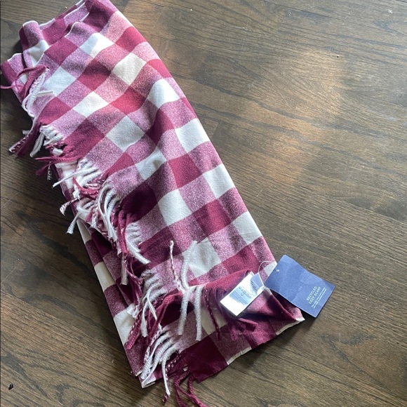 GAP Red and White Checkered Scarf NEW - Picture 1 of 3